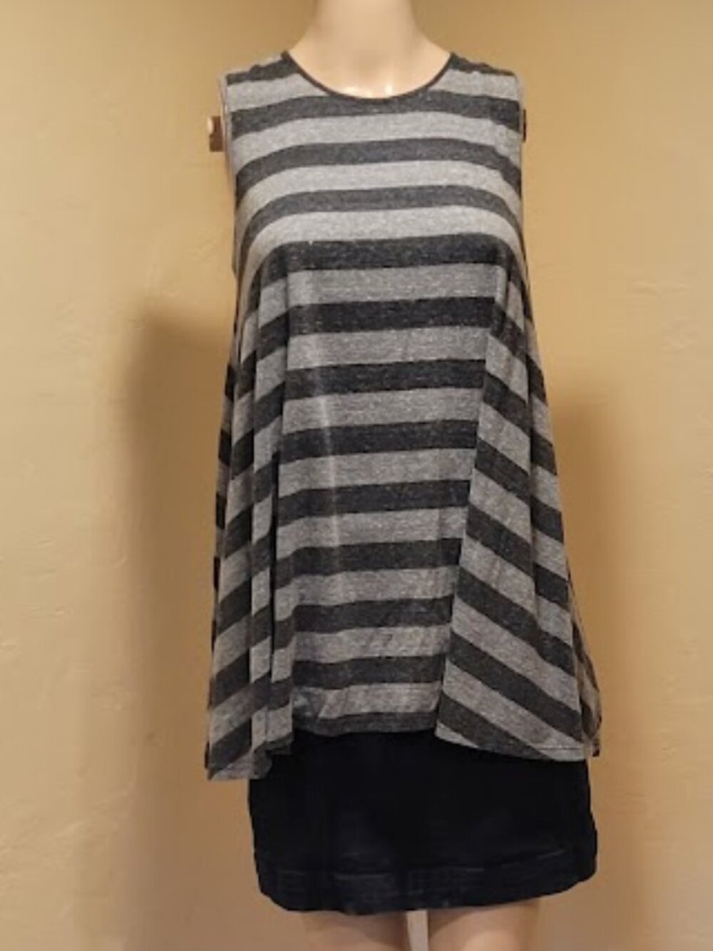 XS High neck sleeveless swing tunic top